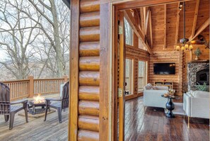 Interior - Leyland by Avantstay Cabin Mansion w/ Views (Asheville)
