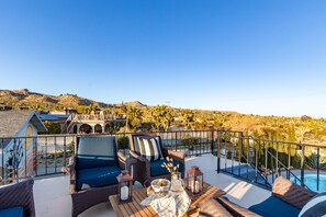 Terrace/patio - Archie by Avantstay Desert Retreat w/ Pool, Edge of Joshua Tree, Bonus Casita for Group Travel (Yucca Valley)
