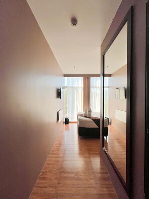 Deluxe Room with Window | Free WiFi, bed sheets - Cebu Capitol Central Hotel & Suites powered by Cocotel (Cebu City)