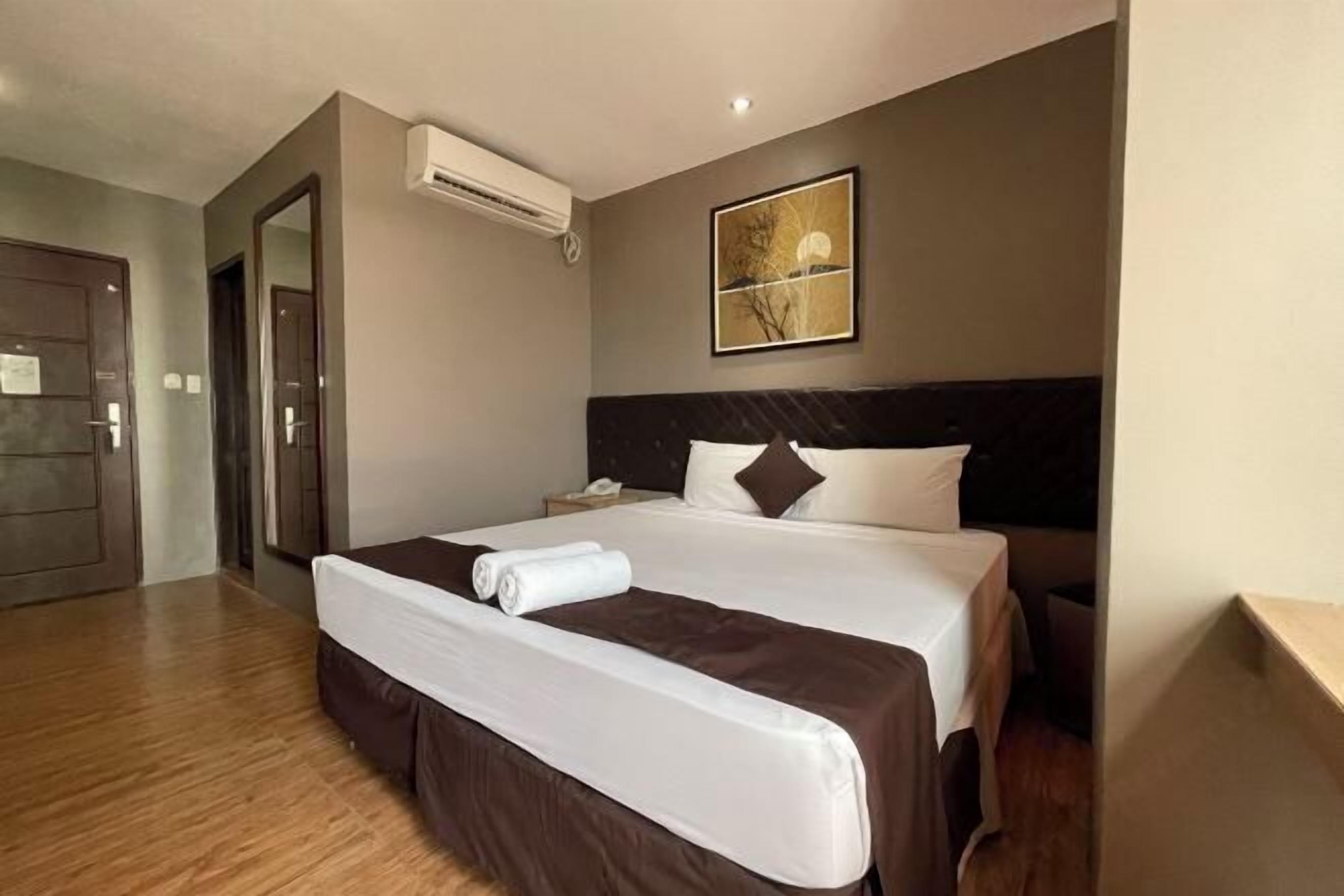 Free WiFi, bed sheets