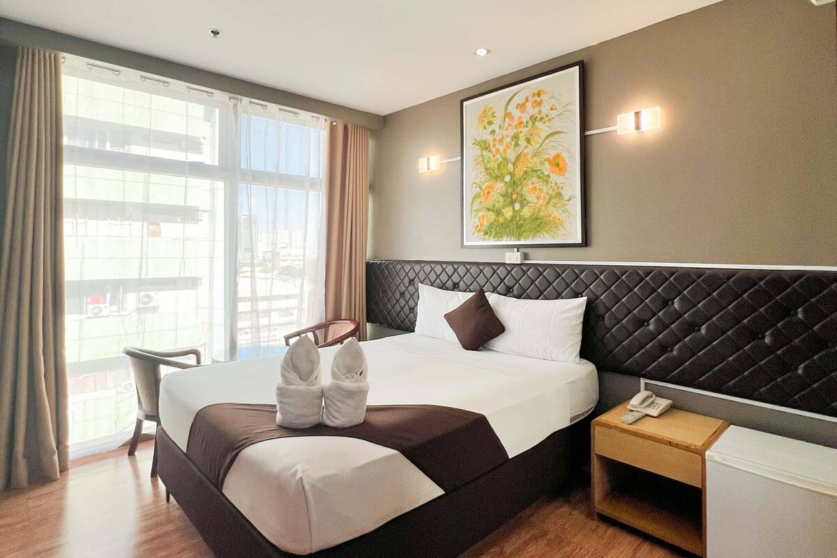 Queen Room | Free WiFi, bed sheets