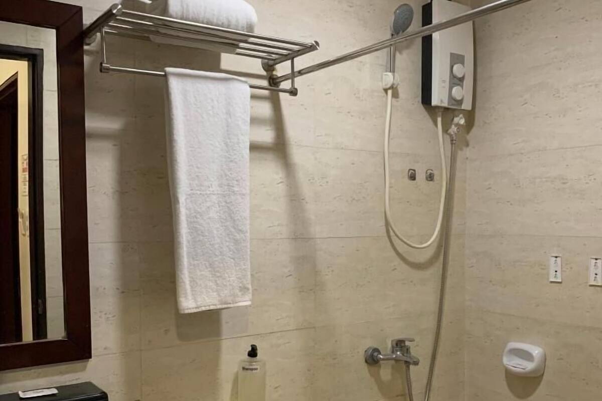 Shower, rainfall showerhead