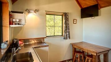 Cottage, Mountain View, Garden Area | Private kitchen | Mini-fridge, microwave, stovetop, electric kettle