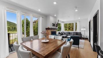 Condo (3 Bedrooms) | Property amenity