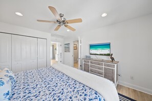 4 bedrooms, desk, iron/ironing board, travel cot