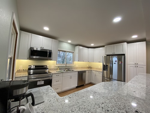 Newly Remodeled Brick Home with wall Sculptures by the Airport