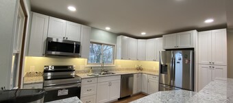 Newly Remodeled Brick Home with wall Sculptures by the Airport