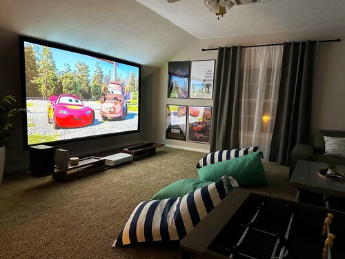 Cozy Home~HotTub~120" LaserTV