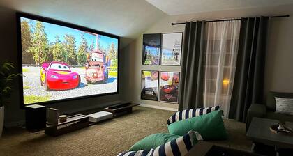 Cozy Home~HotTub~120" LaserTV