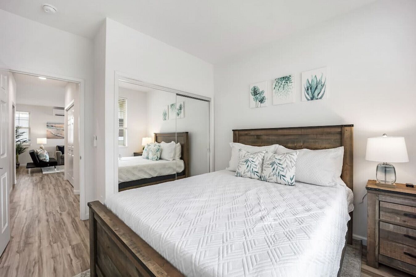 3 多间卧室、办公桌、熨 斗/熨衣板、旅行婴儿床