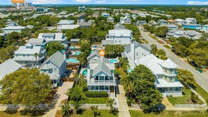A coastal residential area with houses featuring large front porches and swimming pools. - Private Heated Pool - 3 Min Walk to Beach - Golf Cart - Beach Chair Service (Destin)