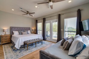3 habitaciones, tabla de planchar con plancha y cuna de viaje 