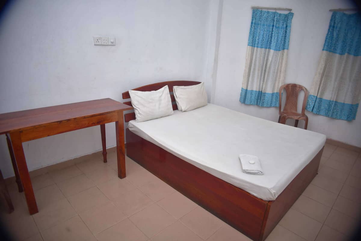 1 bedroom, individually decorated, individually furnished, desk
