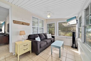 Interior - Sun Of A Beach- Family Getaway On The Bay! (Gulf Shores)