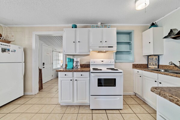 冰箱、微波炉、烤箱、炉灶