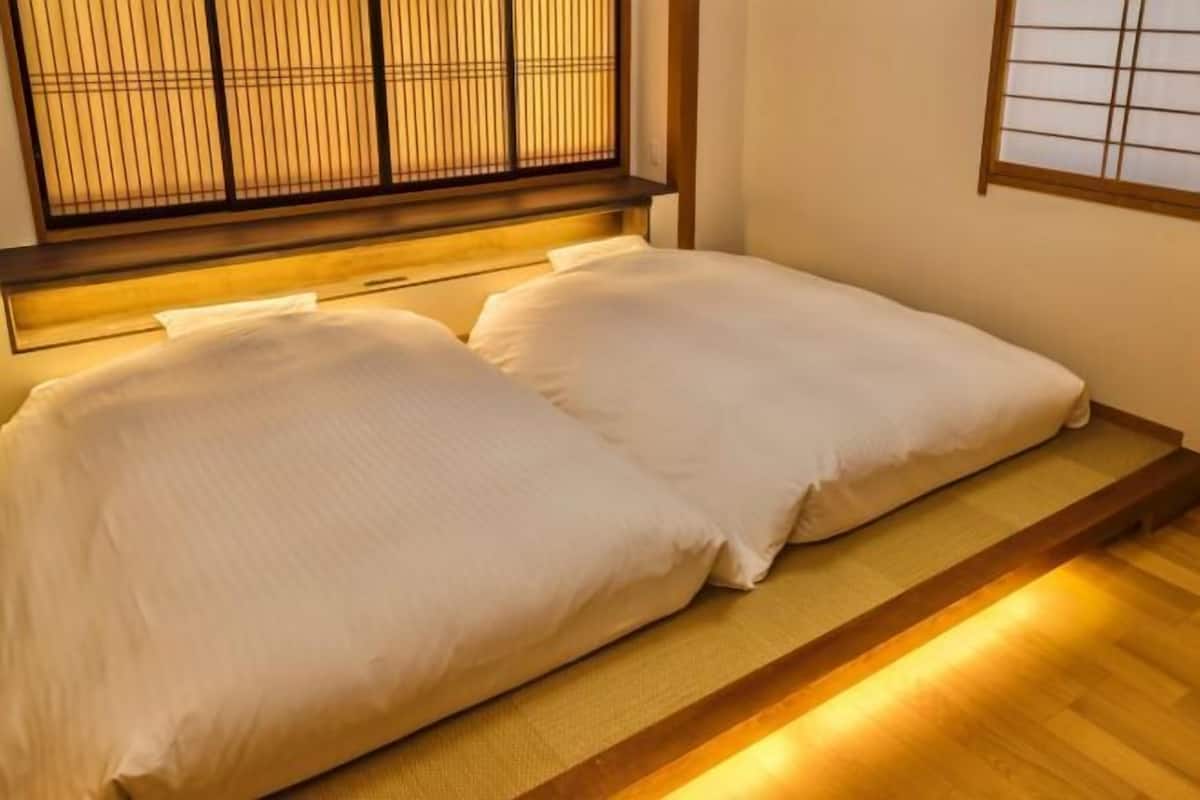 Down duvets, free WiFi, bed sheets