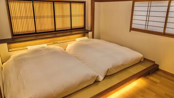 Design Room, Non Smoking | Down comforters, free WiFi, bed sheets