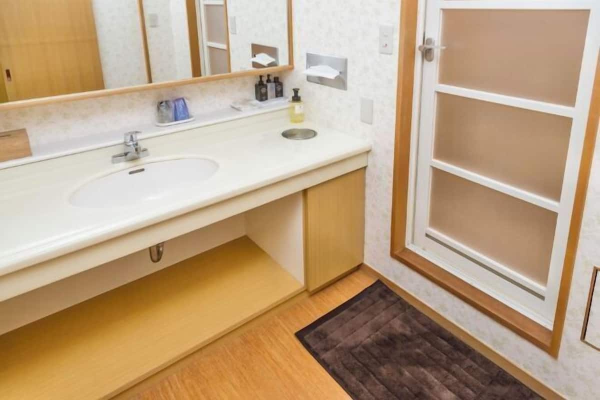 Bathroom | Separate bathtub and shower, hair dryer, electronic bidet, towels