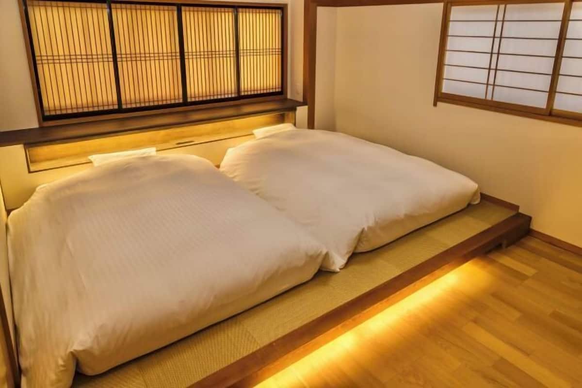 Down duvets, free WiFi, bed sheets