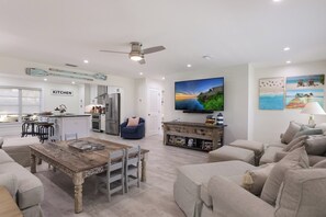 Unclassified image, 2 of 32, button