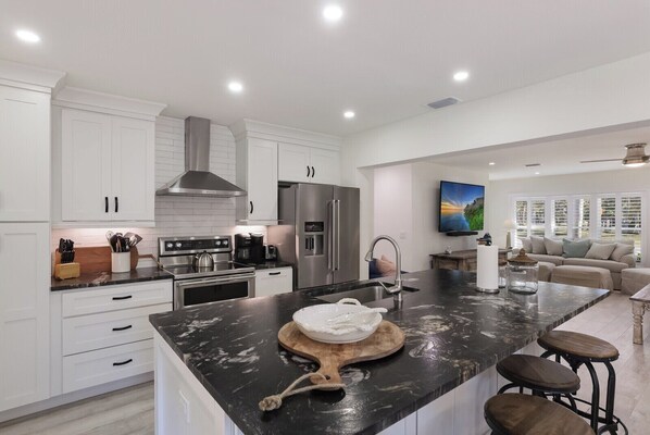 Dishwasher, cookware/dishes/utensils, ice maker, dining tables
