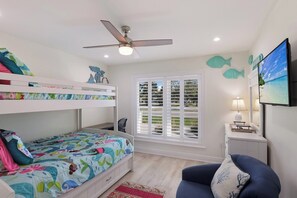 Unclassified image, 3 of 32, button