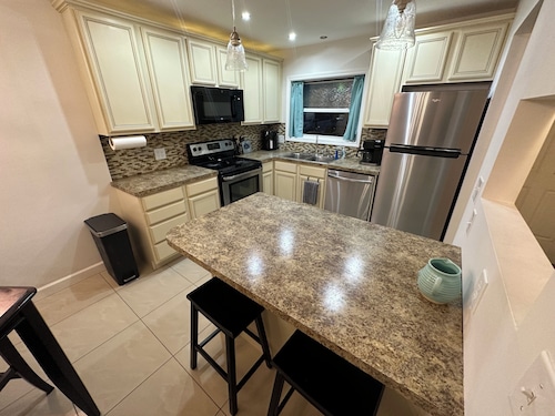 Spacious Townhouse In High Point Near HPU & Furniture Market