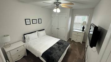 3 Schlafzimmer, Schreibtisch, Bügeleisen/Bügelbrett, Reisekinderbett