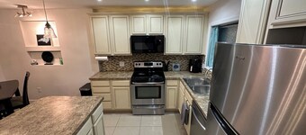 Spacious Townhouse In High Point Near HPU & Furniture Market