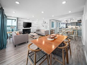 Dining - Bayfront | Ultimate Family Fun | AC | Parking (San Diego)