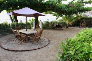 Outdoor dining - "Le Duplex", Villa Bougainvillier (Les Trois-Îlets)
