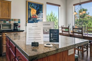 Dining - Stylish and comfortable home in a prime location. Close to golf, hiking & biking (Sedona)