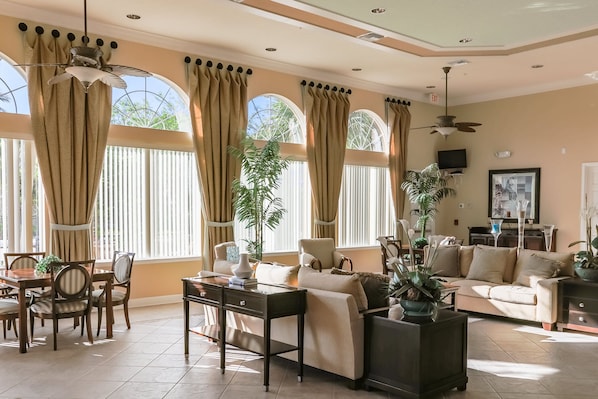 Casa, letti multipli, accesso alla piscina, vista piscina | Interni