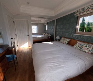 3 bedrooms, desk, iron/ironing board, travel cot