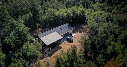 Eagle's Nest Guest House III - Less than 2 miles from SV - 16 beds!