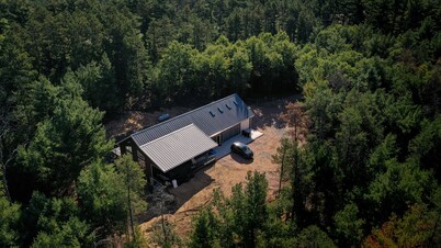 Eagle's Nest Guest House III - Less than 2 miles from SV - 16 beds!