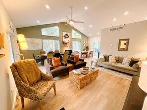 Smart TV, futbolito, tenis de mesa y libros 