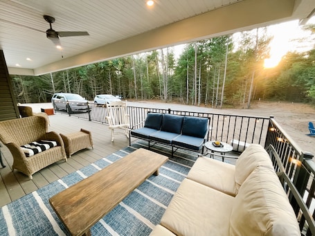 テラス / パティオ. Eagle's Nest Guest House III - Less than 2 miles from SV - 16 beds!