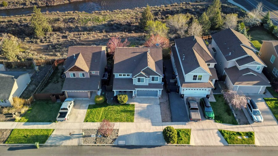 Ponderosa Pines by Avantstay Gorgeous Deck, 10 Mins From Central Bend Family Friendly,