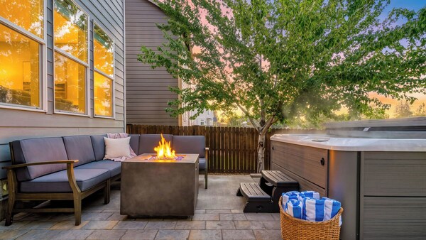 Canal Trail Base Camp By Avantstay Hot Tub + Deck + Walk To Pickleball + 10 Min To Bend Family Friendly - Bend, OR