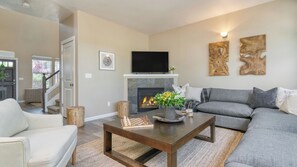 Interior - Canal Trail Base Camp by Avantstay Hot Tub + Deck + Walk to Pickleball + 10 Min to Bend Family Friendly (Bend)