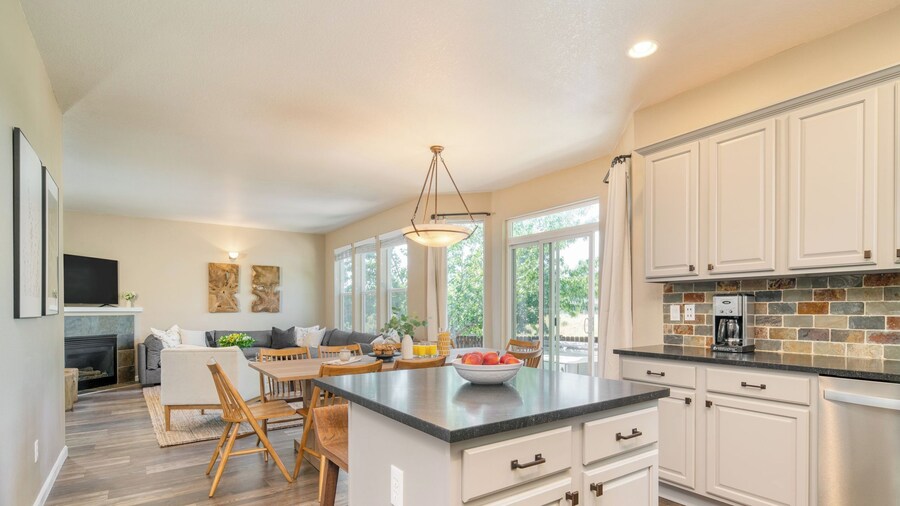 Ponderosa Pines by Avantstay Gorgeous Deck, 10 Mins From Central Bend Family Friendly,