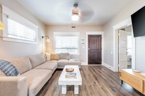 House (4 Bedrooms) | Interior - Sea Sight by Avantstay Walk to Newport Beach (Newport Beach)