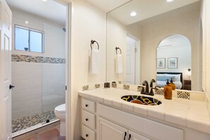 Shower, hair dryer - Starlight Estate by Avantstay 26 People! Architectual Mansion w/ Pool, Tennis Court, Game Room (Indio)