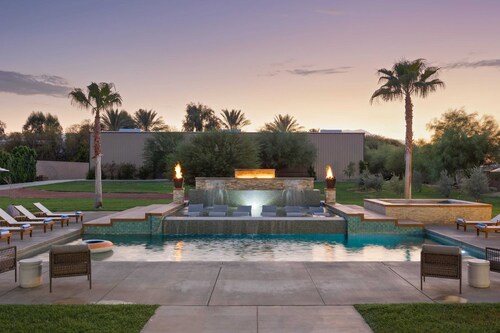 Starlight Estate by Avantstay 26 People! Architectual Mansion w/ Pool, Tennis Court, Game Room