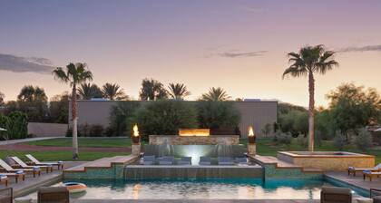 Starlight Estate by Avantstay 26 People! Architectual Mansion w/ Pool, Tennis Court, Game Room