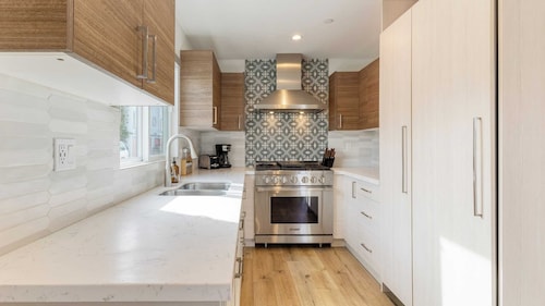 Velvet Sand II by Avantstay Steps to Newport Beach