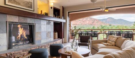 House (5 Bedrooms) | Interior