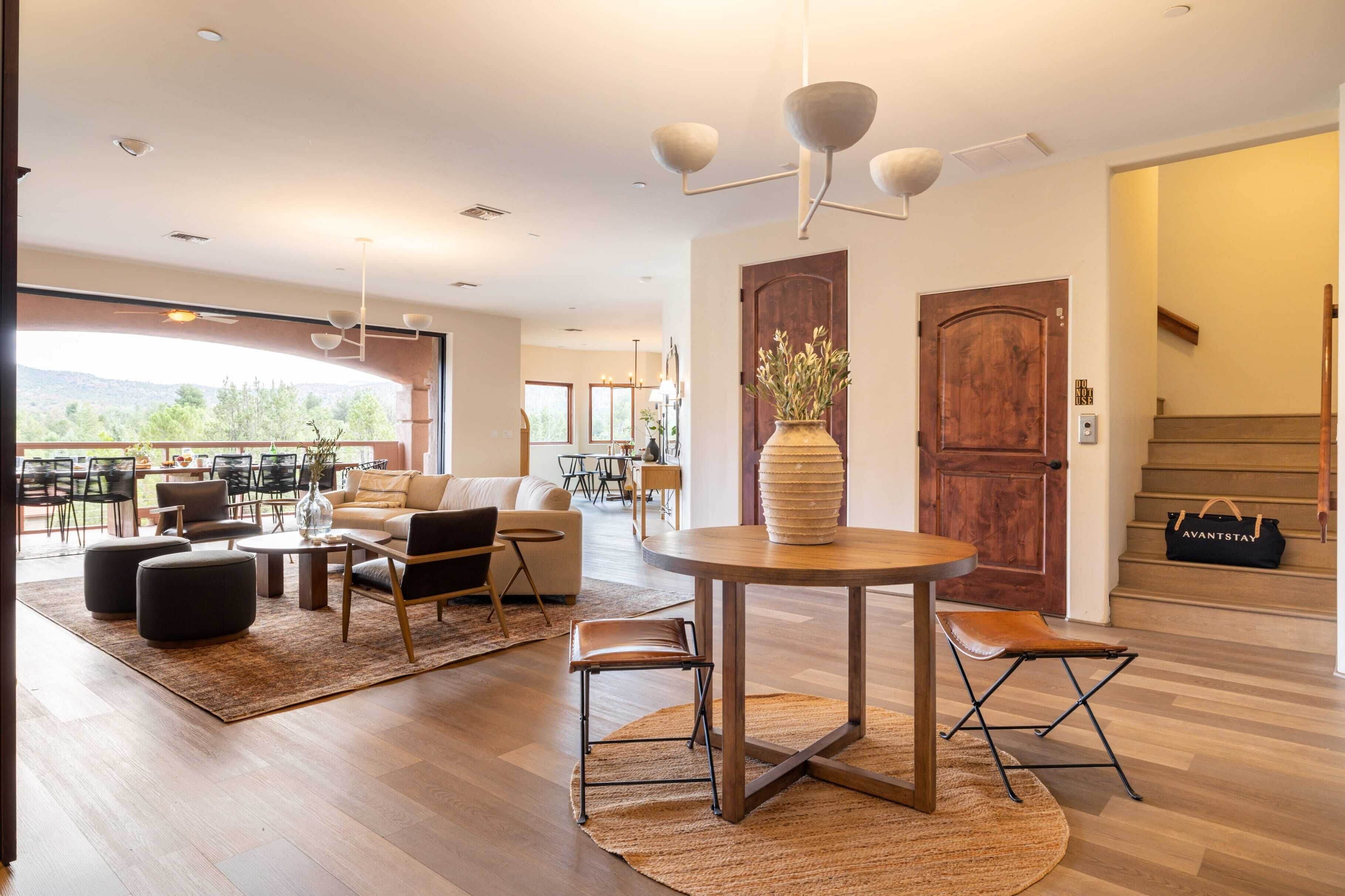 House (5 Bedrooms) | Interior