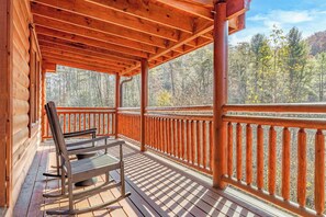 Interior - Daybreak by Avantstay Sleeps 18 Cabin + Pool/spa (Sevierville)